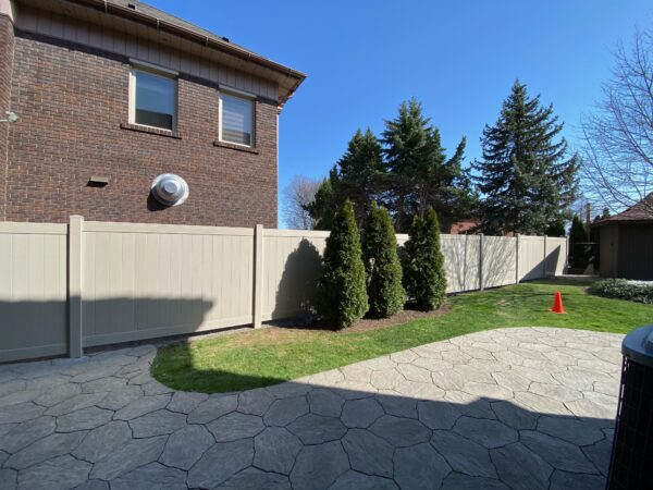 vertical pvc fence canada